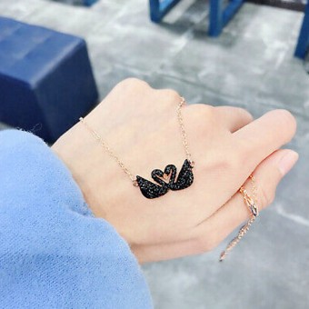 Beautiful Black Twin Swan Rose Gold Plated Necklace