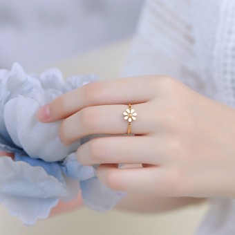 Cute Daisy Petal Charm Gold Plated Ring Band